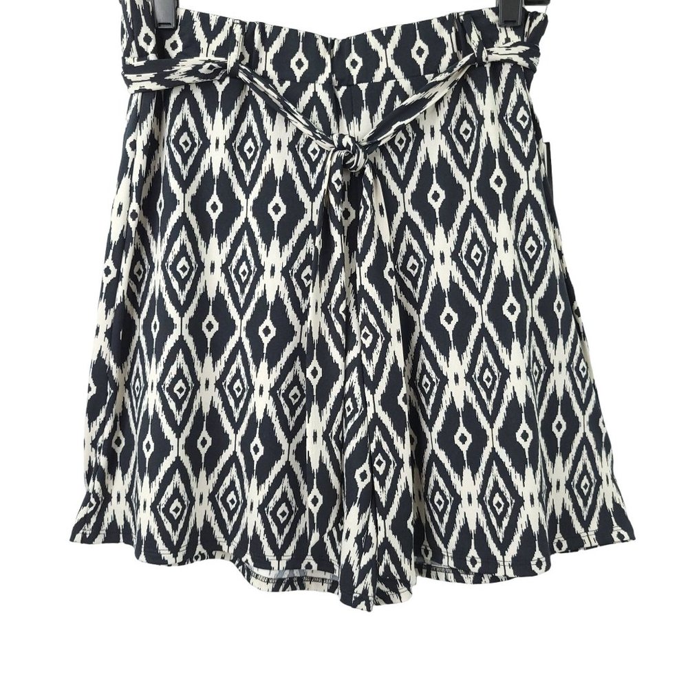 New Directions Shorts Elastic High Waist Stretchy Sz M Black White NWT Tie Belt